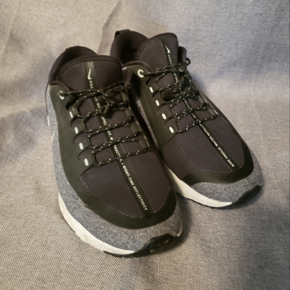 Nike Run Odyssey React, Water Repellant Black and Gray Running Shoes, Size 9